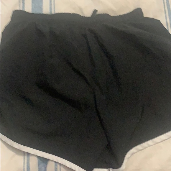 EUC set of 4 Girls Nike Dri-Fit Shorts Large - Picture 3 of 13